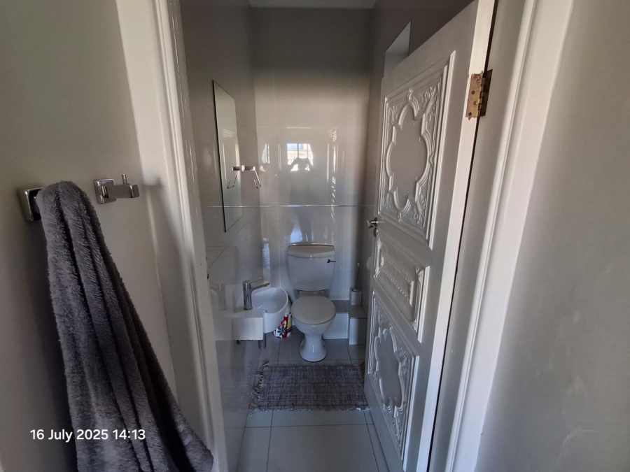 To Let 2 Bedroom Property for Rent in Summerstrand Eastern Cape